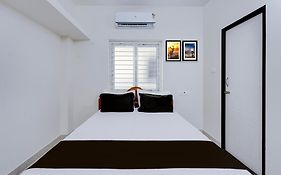 Hotel O Eswar Guest House Padur